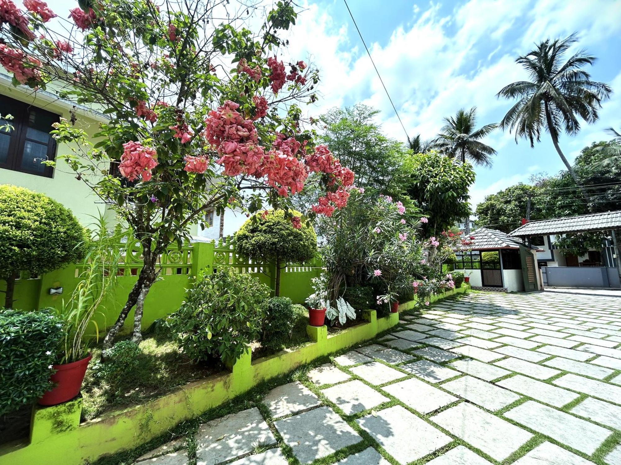 ดีลักซ์ เรซิเดนซี Hotel กัลปัตตา ภายนอก รูปภาพ